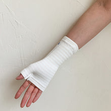 Load image into Gallery viewer, Sabona of London Hand Support. Sizes Small / Medium, Large / Extra Large, XXL.