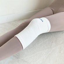 Load image into Gallery viewer, Sabona of London Knee Support. Sizes Small / Medium, Large / Extra Large, XXL.